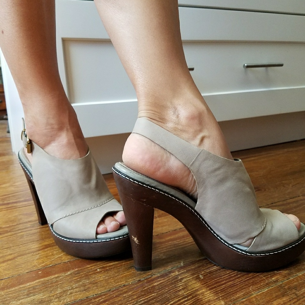 Banana Republic Tan and Brown Chunky Slingback Heels